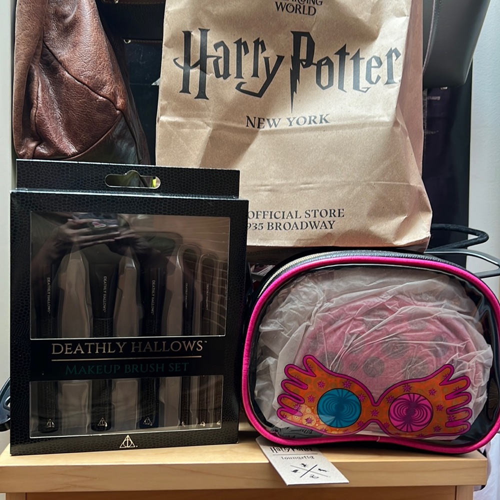 Harry Potter Makeup Brush set & Toiletry Bags set - bundle